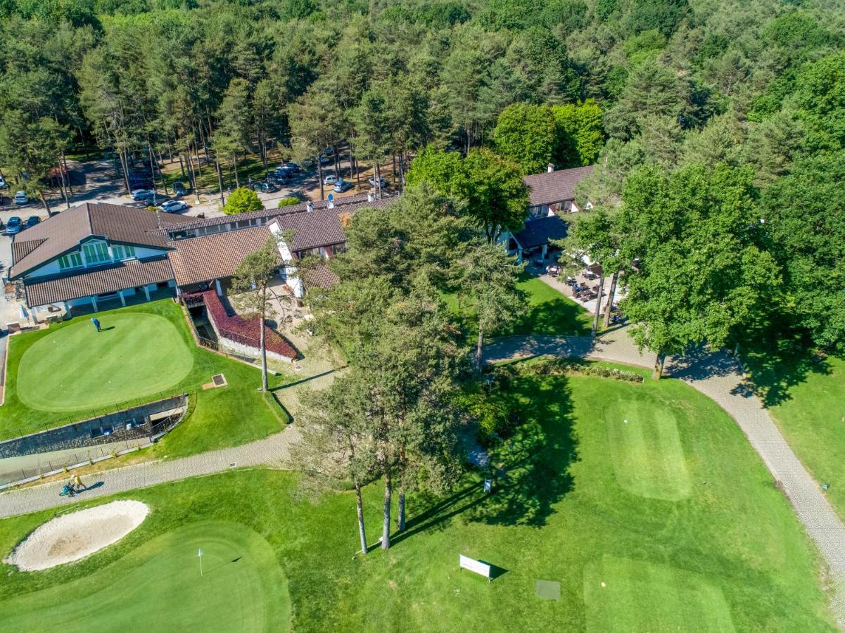 Golf Hotel La Pinetina Appiano Gentile Exterior photo