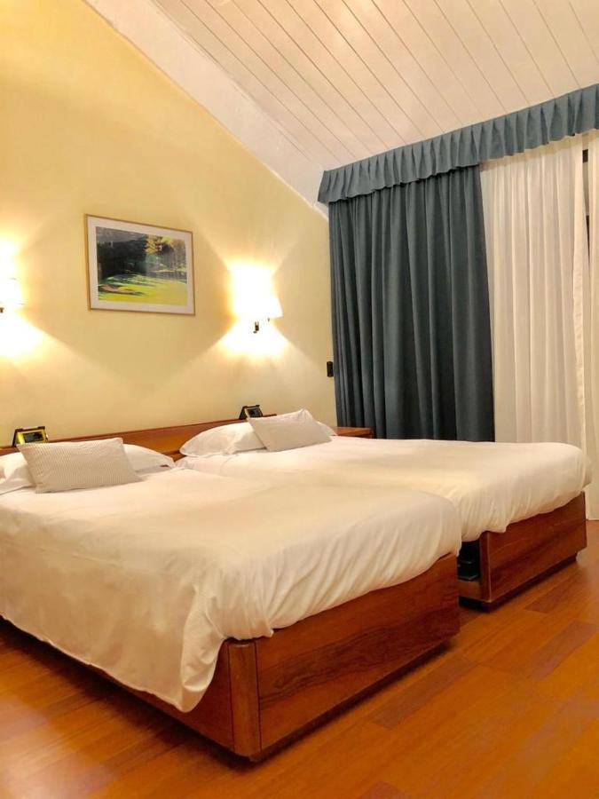 Golf Hotel La Pinetina Appiano Gentile Exterior photo
