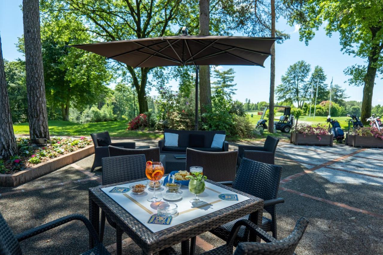 Golf Hotel La Pinetina Appiano Gentile Exterior photo