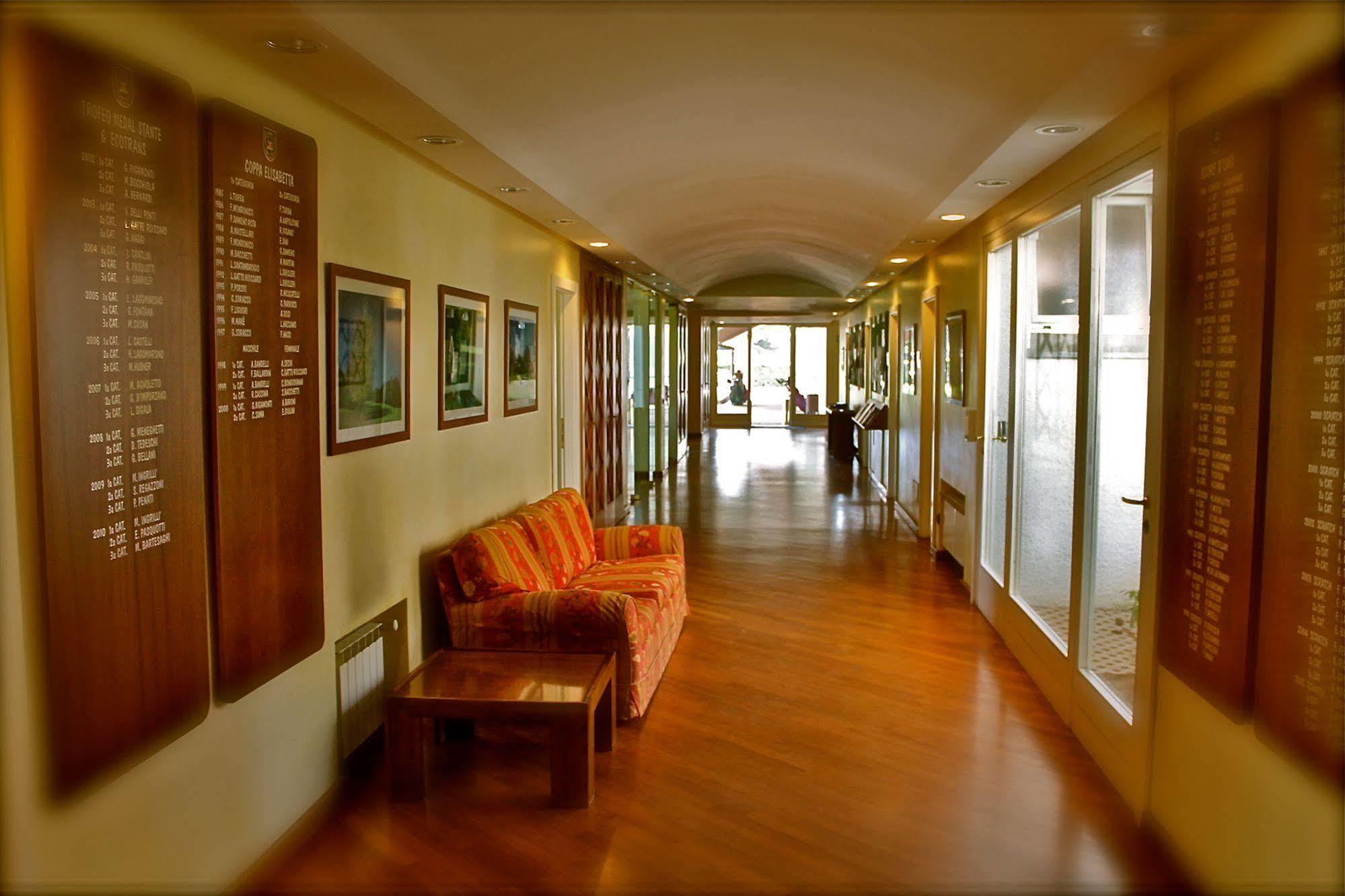 Golf Hotel La Pinetina Appiano Gentile Exterior photo