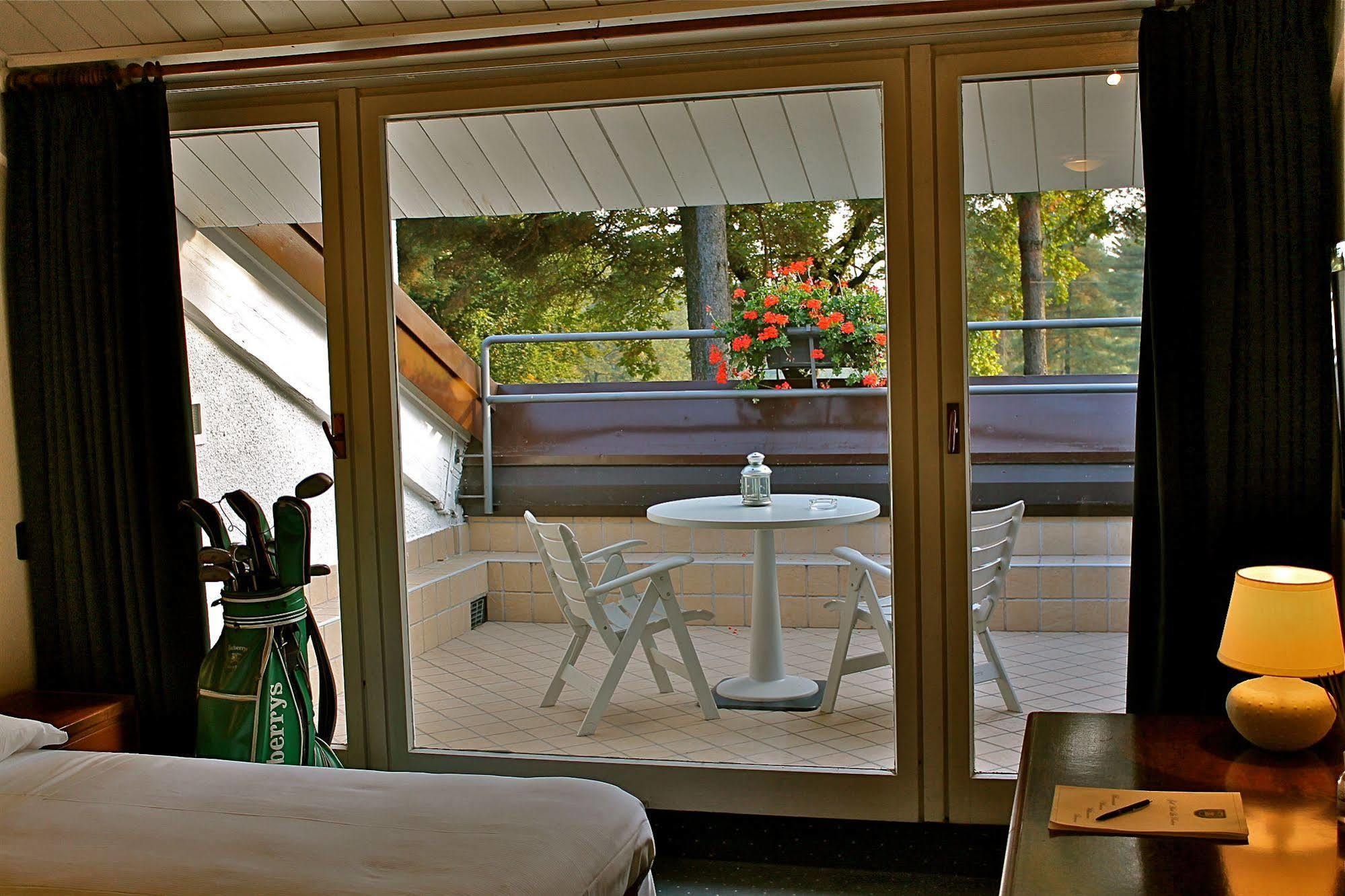 Golf Hotel La Pinetina Appiano Gentile Exterior photo