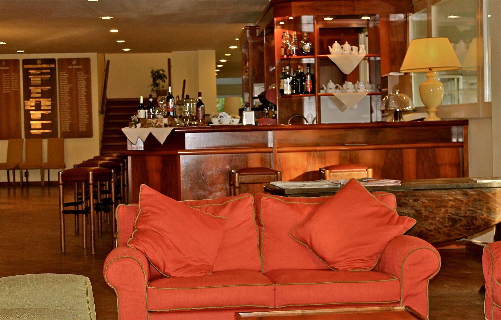 Golf Hotel La Pinetina Appiano Gentile Exterior photo