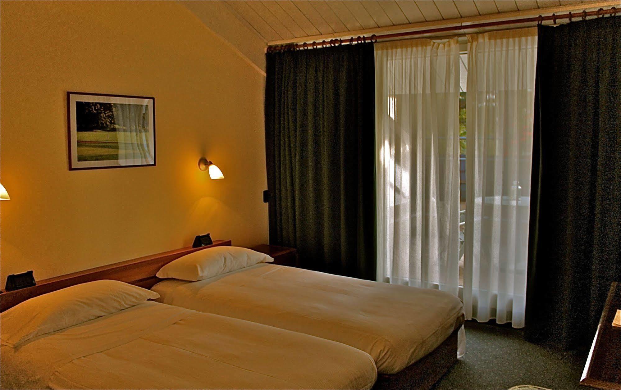 Golf Hotel La Pinetina Appiano Gentile Exterior photo