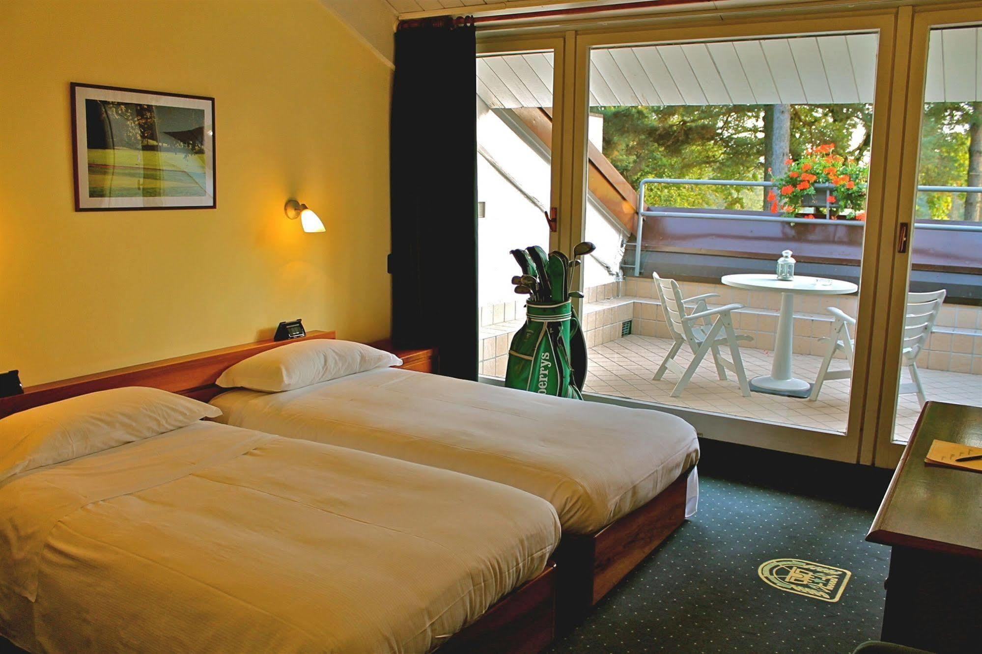 Golf Hotel La Pinetina Appiano Gentile Exterior photo