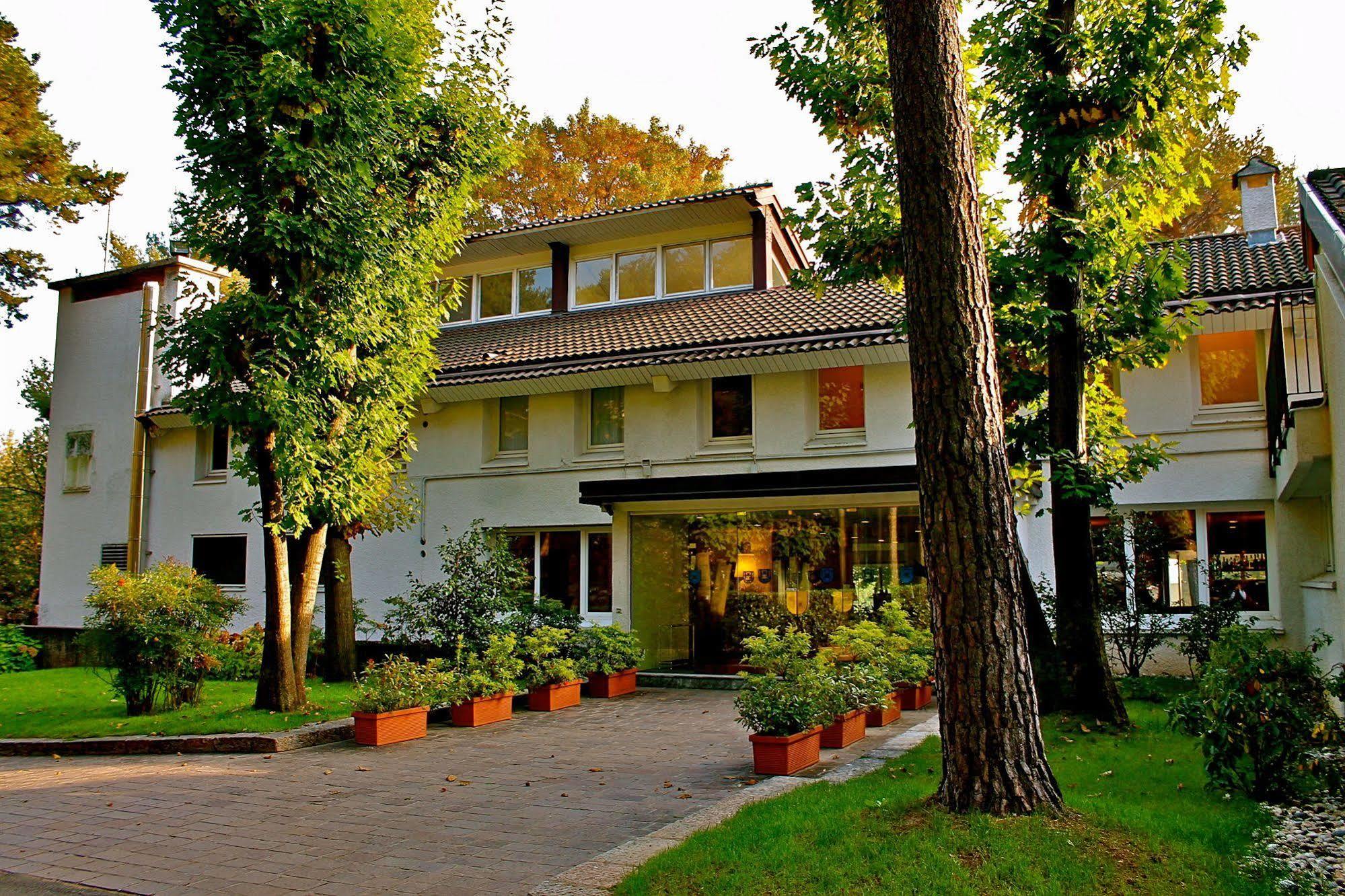 Golf Hotel La Pinetina Appiano Gentile Exterior photo